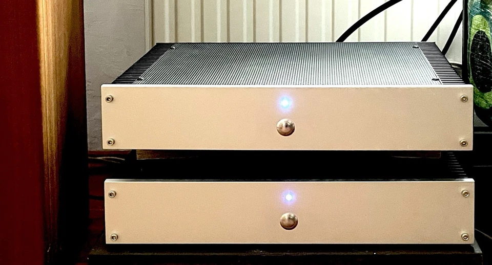 Valvet A3 Class A High End Monoblöcke mit Original Bedienungsanleitung Top - Bild 1 von 4