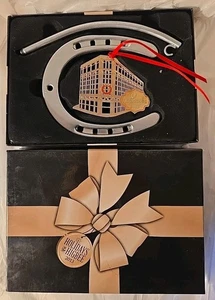 Vtg Holidays Higbee Horseshoe Casino Cleveland Ohio Christmas Ornament Goldtone - Picture 1 of 6