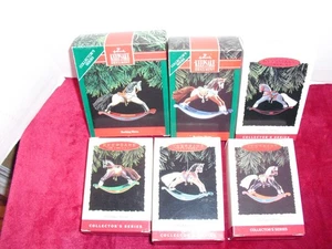 Hallmark 6 Schaukelpferde 19991-1996 Weihnachtsschmuck Urlaub Winter - Bild 1 von 3