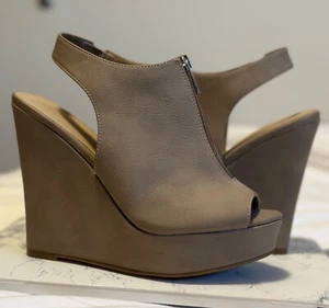 Chinese Laundry Beige Zipper Wedge size 7.5 - Picture 1 of 4