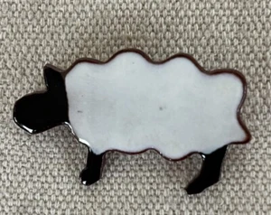 Emaille weißes Schaf schwarzes Gesicht Anstecknadel Brosche - Bild 1 von 2