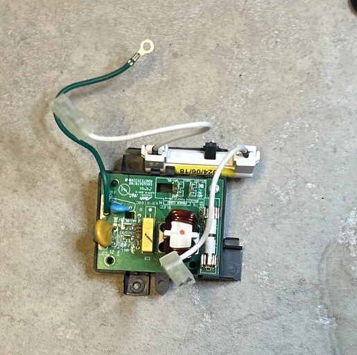 Фильтр шума для микроволновой печи GE/Hotpoint в сборе WB02X35509 - Изображение 1 из 1