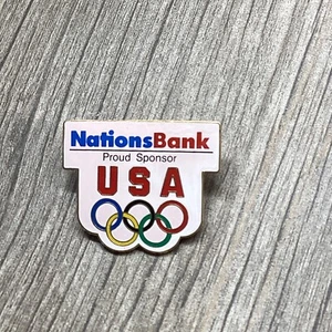 Vintage 1996 NationsBank USA Olympische Spiele USA Team Revers Mütze Gepäck Pin - Bild 1 von 16