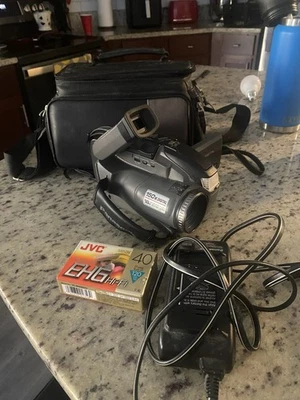 Panasonic PV-L550D Palmcorder VHS-C Camcorder - Image 1 of 4