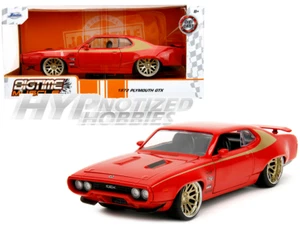 JADA 1:24 1972 PLYMOUTH GTX PRESSOFUSO ROSSO CON STRISCIA ORO 34206 - Foto 1 di 5