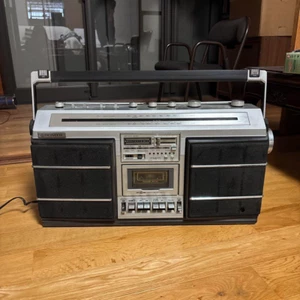 PIONEER SK-95 Runaway registratore a cassette radio stereo portatile Boombox usato - Foto 1 di 15