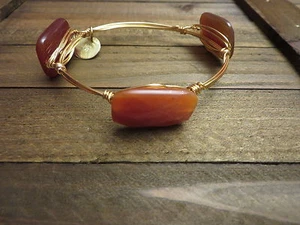 Brazalete inspirado en diseñador hecho en EE. UU. con piedras preciosas de alambre GP 24 KT $79.00 - Imagen 1 de 4