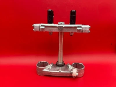 HONDA CR125R CR125 2005-2007 OEM HORQUILLAS DELANTERAS INFERIOR SUPERIOR TRIPLE ÁRBOL VÁSTAGO ABRAZADERA Foto 1 de 4