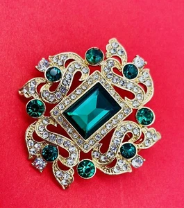 Baroque Style Brooch Green Rhinestone & Gold-tone Unsigned - Picture 1 of 6