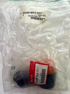 33450-MAS-E11,33400-MAS-E11 GENUINE NOS R & L FR. WINKER ASSY HONDA CBR900RR VTR - Picture 1 of 2
