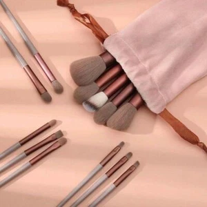 Juego de 13 brochas de maquillaje tampón polvo contorno sombra de ojos relleno de medias de Navidad Reino Unido - Imagen 1 de 28