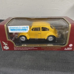 Road Legends 1967 Volkswagen Yellow Beetle 1:18 Die Cast Fairfield Mint NIB - Picture 1 of 12