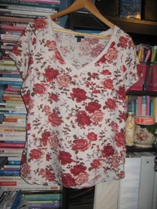 Torrid Plus Size 1 V Neck Top Grey With Pink Floral Design - Picture 1 of 2