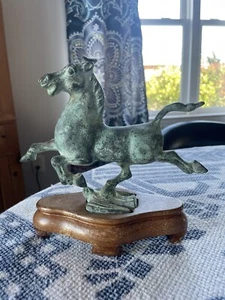 Vintage Bronze Replica Of The Han Dynasty “Flying Horse Of Gansu” Statue - Picture 1 of 3