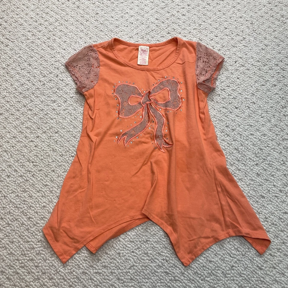 Camisa Faded Glory Meninas Grande 10-12 Laranja Manga Curta Logotipo Laço Parte Inferior Fluxa - Imagem 1 de 4