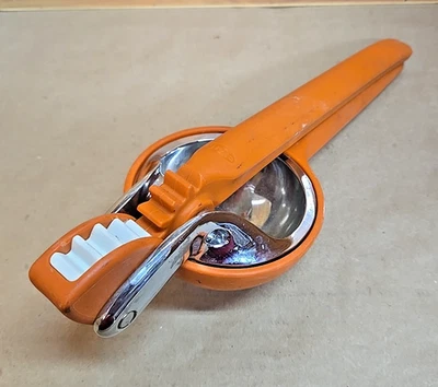 Espremedor de frutas cítricas Chef'n Fresh Force; laranja; metal - Imagem 1 de 4