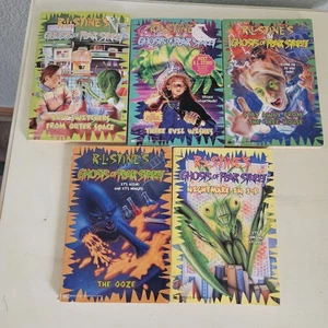 Lot R.L. Stine Vintage Ghosts Of Fear Street Taschenbücher 4 5 8 14 19 - Bild 1 von 5
