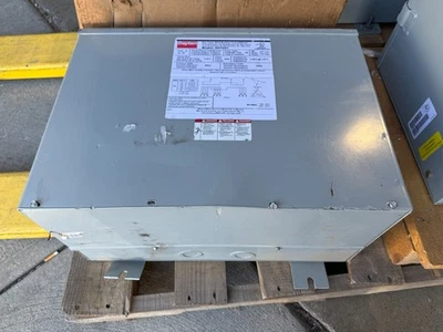 Transformador de uso general Dayton 44YV01 tipo seco trifásico 15KVA distribución Foto 1 de 4