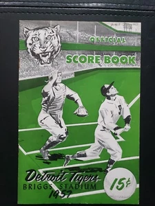 Vtg 1957 Detroit Tigers Scorebook Scorecard New York Yankees Mickey Mantle - Picture 1 of 3