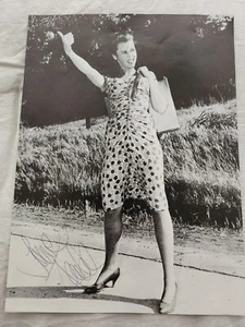 JANE FONDA signierte 8,5 x 11 Magazinseite BARBARELLA JSA PSA Beckett AUTHENTISCH - Bild 1 von 1