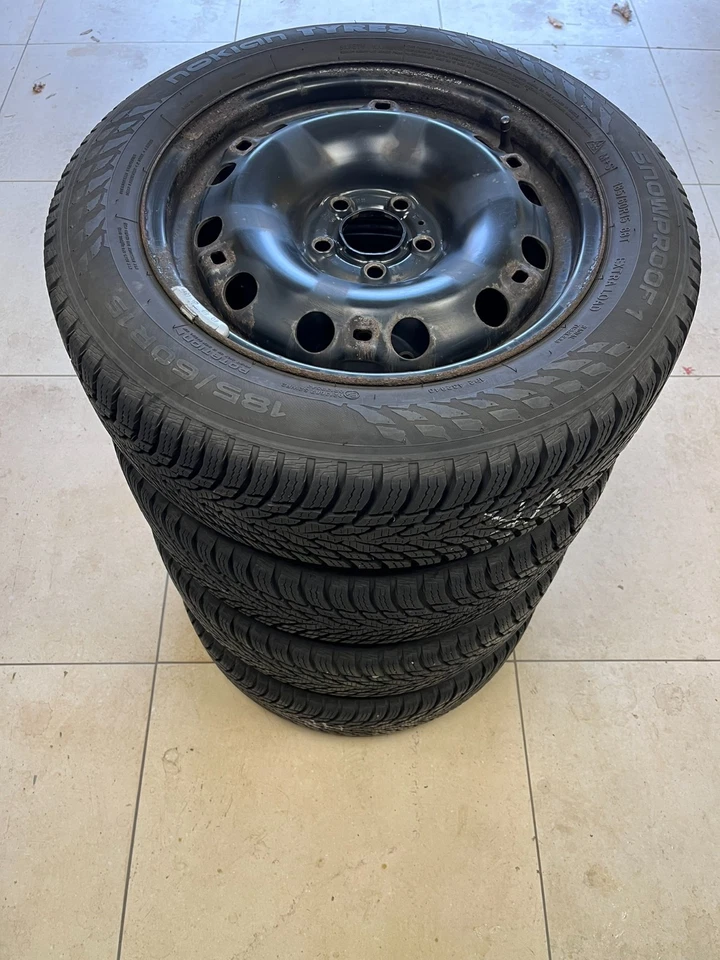 4x  VW Winterräder M&S Nokian 185/60 R15 88T - Original für VW Polo 6R 6C  - Bild 1 von 4