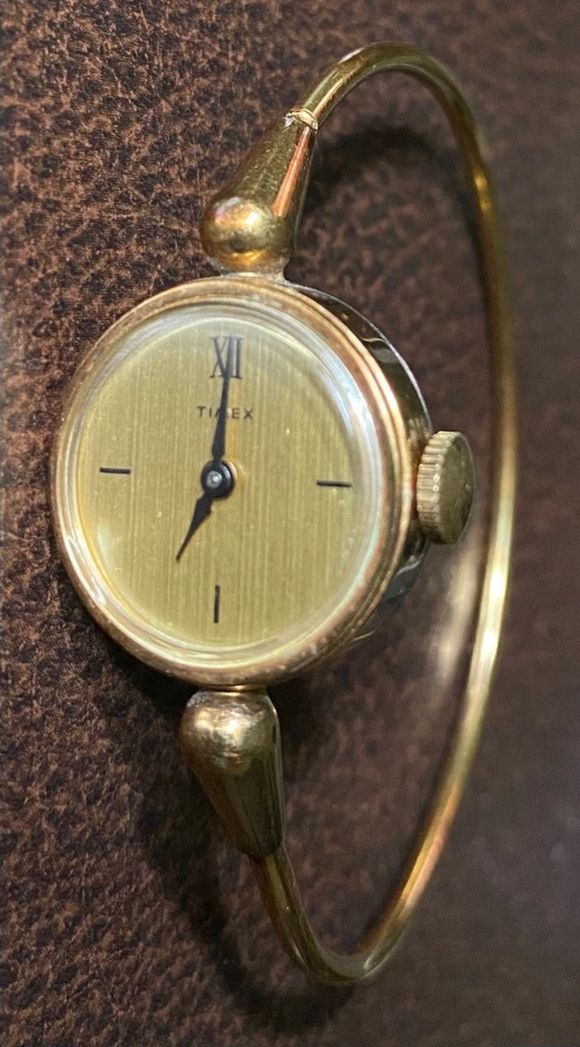 Reloj brazalete Timex vintage dorado para mujer 1960/1970 cuerda mecánica funcionando Foto 1 de 4