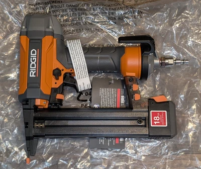 Ridgid AT161002, 18-Gauge 1-1/2" Pnumatic Narrow Crown Stapler / Finish Nailer - Image 1 of 4