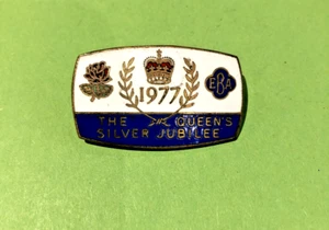 EBA Bowling Queens Jubilee 1977 Enamel Pin Badge - Picture 1 of 2