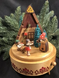 Vintage Erzgebirge~ Hand Carved Music Box~ Hansel & Gretel~ Works!~ German - Bild 1 von 12