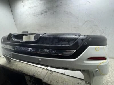 Cubierta de parachoques trasero Nissan Pathfinder Platinum 2015 OEM+ (blanco perla) Foto 1 de 4