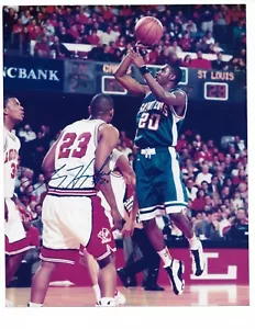 "Foto autografiada 1998 novato Larry Hughes #20 baloncesto 8x10"" con certificado de autenticidad" - Imagen 1 de 3