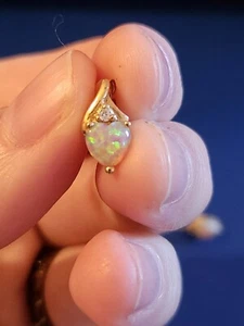 Aretes de ópalo de oro amarillo de 10K de 1,4 g - Imagen 1 de 5