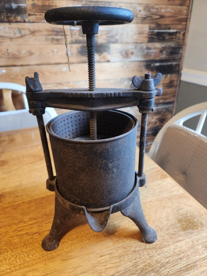 DE COLECCIÓN ANTIGUO FRUTA UVA VINO MANZANA MANTECA DE CERDO PRENSA TORNILLO DE METAL EXPRIMIDOR HIERRO FUNDIDO 2qt Foto 1 de 4