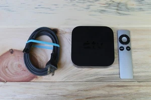 Apple TV 3rd Generation Media Streamer A1469 with Remote & Power Cord - Tested . - Picture 1 of 7