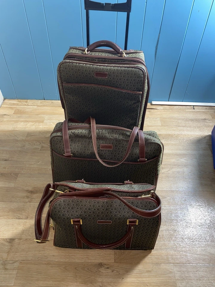 (Set Of 3) With Hartmann Wings Diamond 21” Carry On Two Wheeled 2” Expandable. - Image 1 of 4