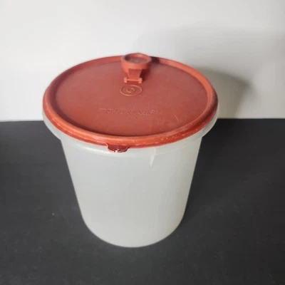 Contenedor jarra abatible Tupperware de colección  Foto 1 de 4