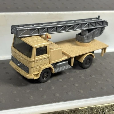 WIKING GERMANY VINTAGE 1972 MERCEDES BENZ TIPPER TRUCK TRUCK  HO 1:87. Plastic - Image 1 of 4