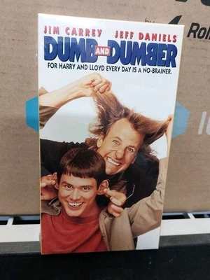 Dumb and Dumber (VHS, 1995, Spanish Subtitled) Original Video Sealed New - Image 1 of 3