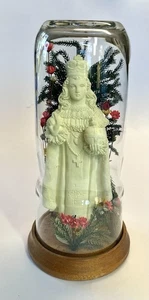 1938 Niño Jesús de Praga Tiza Estatua Cúpula de Vidrio Base de Madera Devocional - Imagen 1 de 7