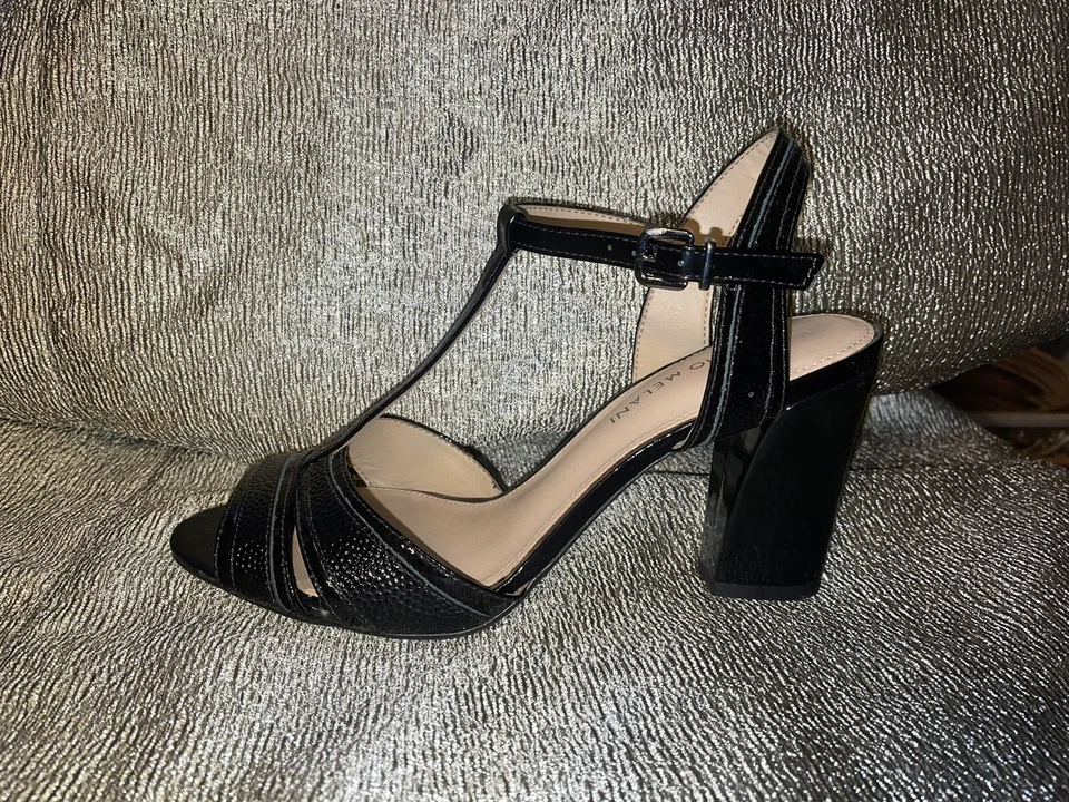 Sandalias Antonio Melani Cooper talla 8 M charol negro para mujer Foto 1 de 4