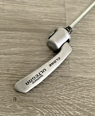 PINCHO TRASERO SHIMANO ULTEGRA LIBERACIÓN RÁPIDA 130 MM ESPACIADO ALUMINIO Foto 1 de 4