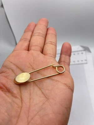 Broche broche de seguridad de gran tamaño tono dorado accesorio estilo vintage acento de moda Foto 1 de 4
