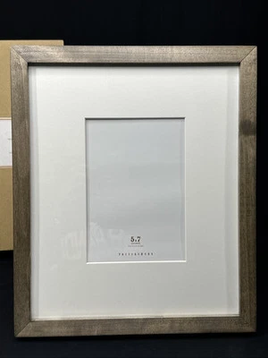 Cuadro de marco de alfombrilla de gran tamaño para galería de madera POTTERY BARN 5x7 (12,7 X 17,8 CM) Foto 1 de 4
