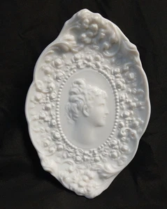 Fostoria ?Jenny Lind ? 11.5" Embossed Milk Glass Cameo Vanity Dresser Brush Tray - Picture 1 of 9