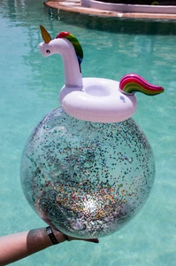Kombiangebot Aufblasbarer Glitzer Wasserball ~55 cm + 2 Einhorn Getränkehalter - Bild 1 von 3