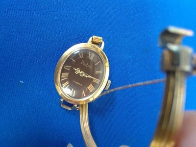 Vintage PEDRE Women Oval Watch Swiss Wind Up 17 Jewels Gold Tone 25x30mm case - Image 1 of 4