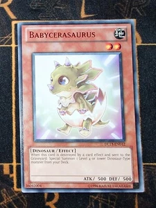 Yugioh Babycerasaurus (DL13-DE012) Duelist League Red Rare Near Mint - Bild 1 von 1