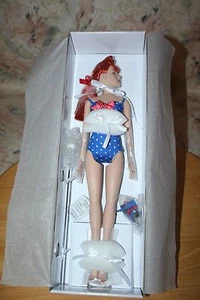 TONNER ROCKABILLY BASIC MAXINE GEKLEIDETE PUPPE mit STÄNDER 16" LIMITIERTE EDITION NEU! - Bild 1 von 10