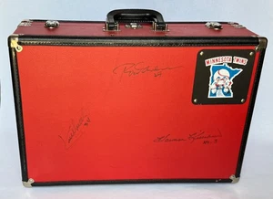 Minnesota Twins 70's Suitcase-Signed by KIRBY PUCKETT-HARMON KILLEBREW-ROD CAREW - Picture 1 of 15