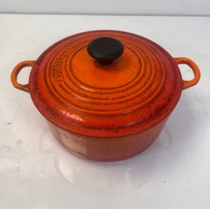 Le Creuset France 25 cm Gusseisen Kasserolle Topf mit Deckel rund - Volcanic Orange - Bild 1 von 5